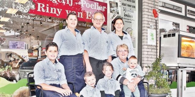 Poelier Riny Van Esch viert zijn 15 jarig bestaan.